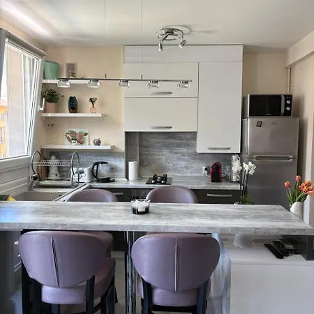 Elegant Terrace Port Of Apartment